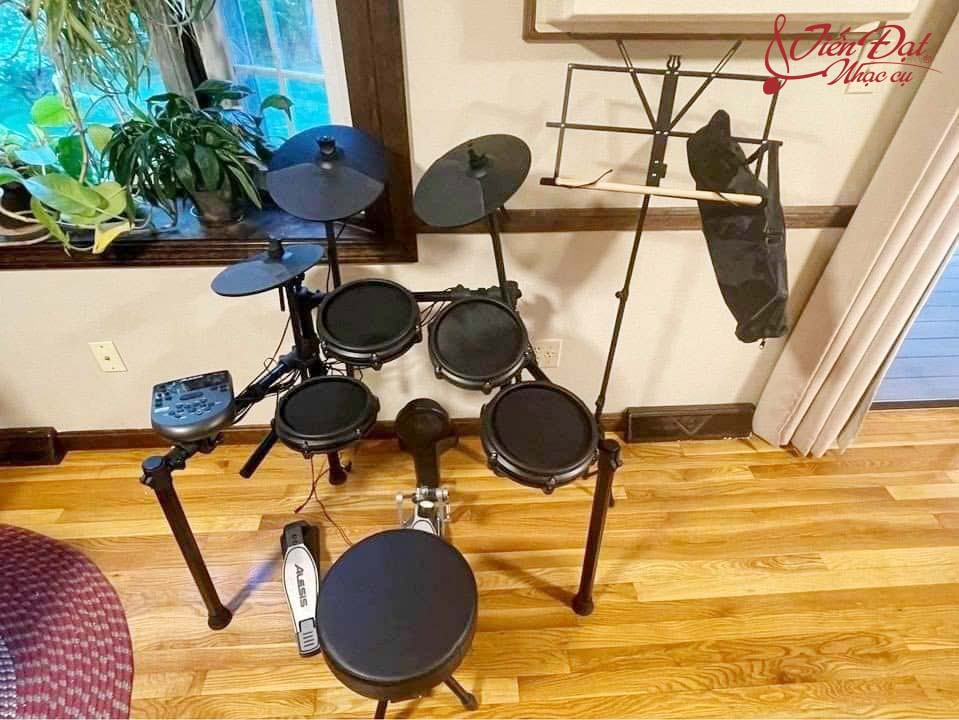 alesis-nitro-mesh-drum-kit201 alesis-nitro-mesh-drum-kit