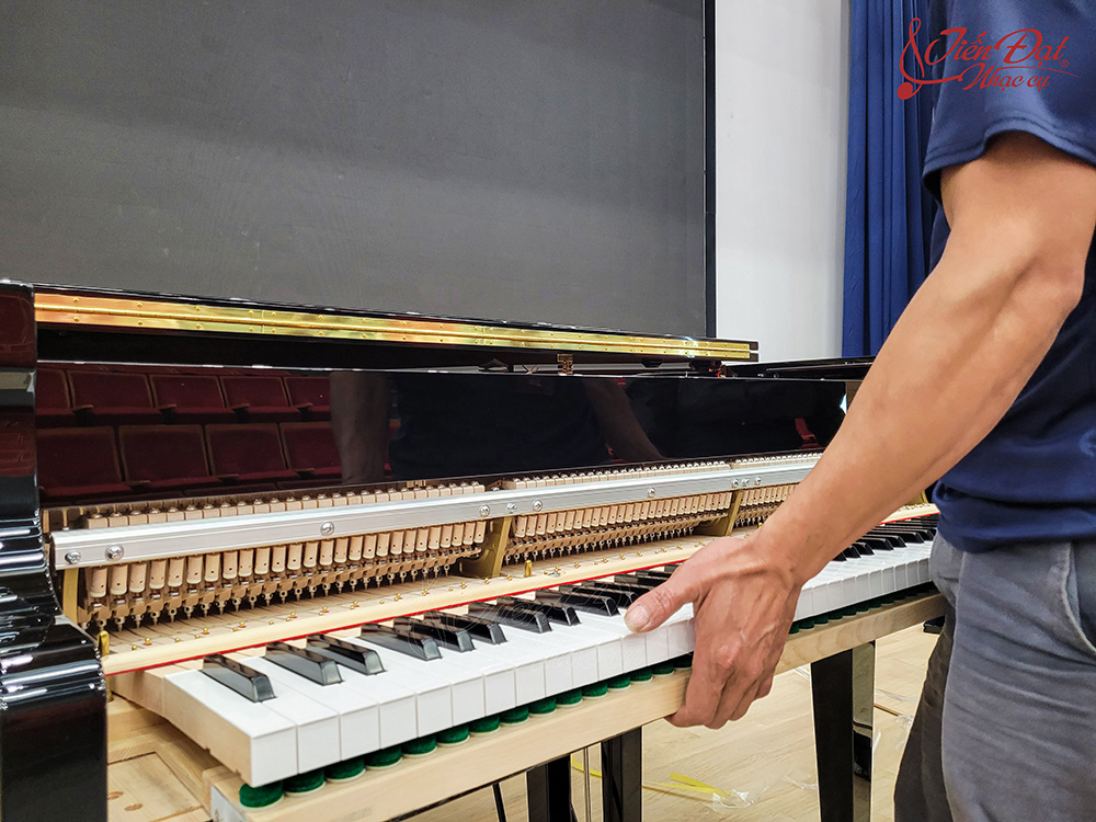 piano-yamaha-gc1pe-gia-re