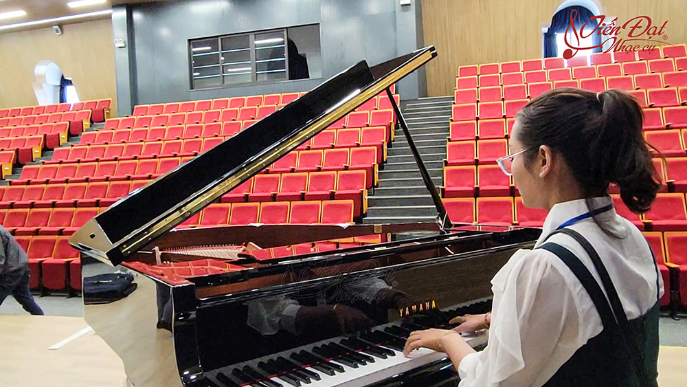 piano-yamaha-gc1pe-gia-re